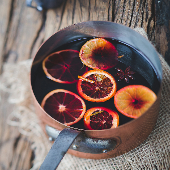 Vin chaud sans alcool facile (un chaudron, 10 minutes)