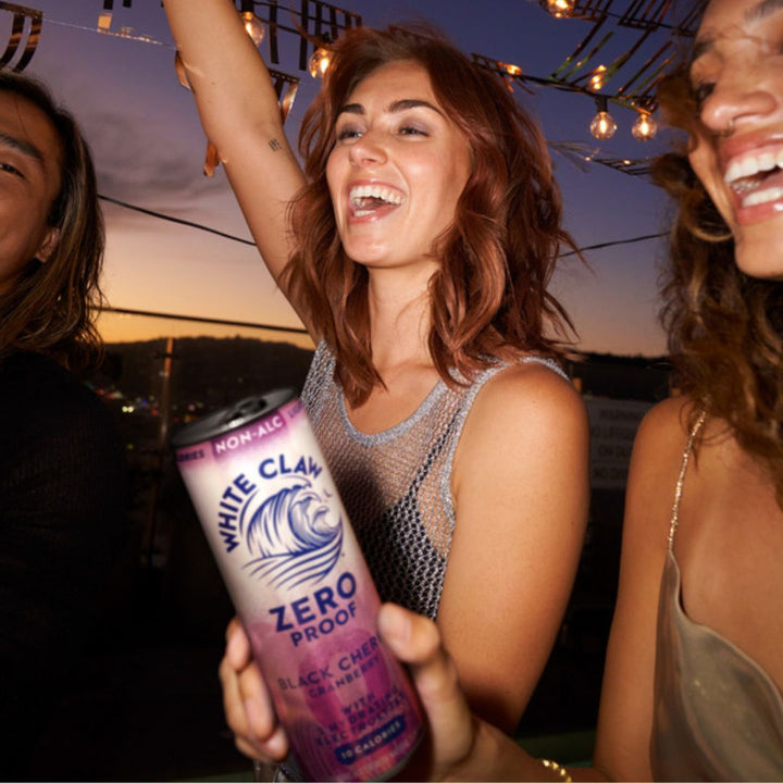 White Claw 0% d'alcool - Cerise noire et canneberge