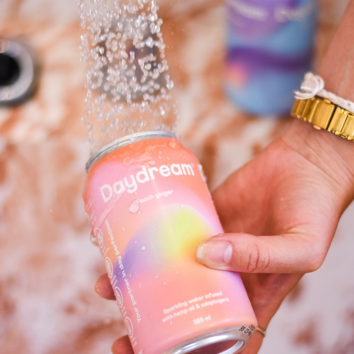 Daydream - Eau Pétillante Pêche Gingembre infusée au Chanvre et Adaptogènes