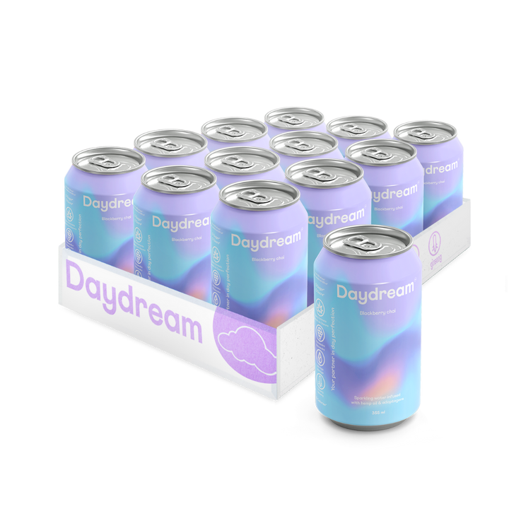 Daydream - Eau pétillante infusée de chanvre Blackberry Chai et d'adaptogène - Paquet de 12